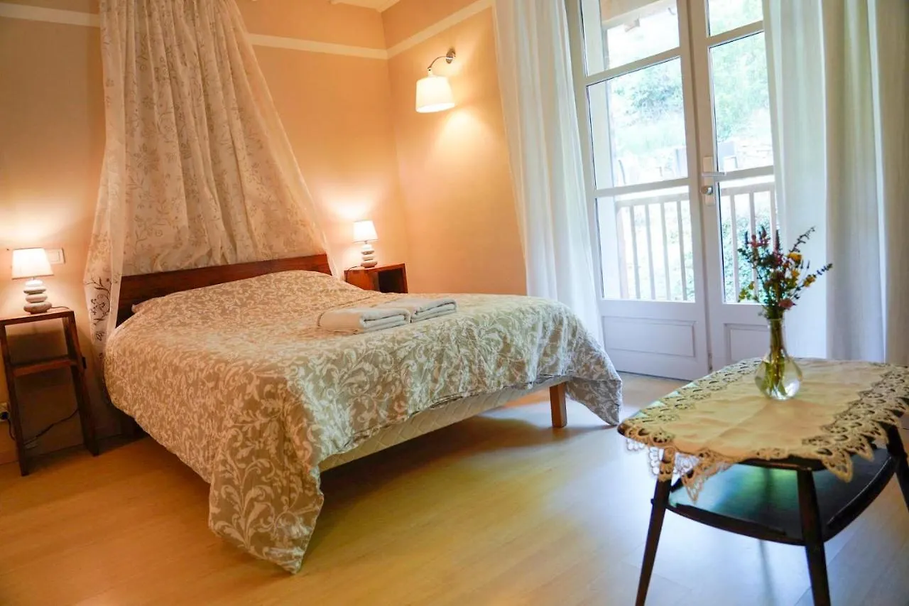 Chez Toon, Bar Deco Bed and Breakfast Blesle Bed & Breakfast