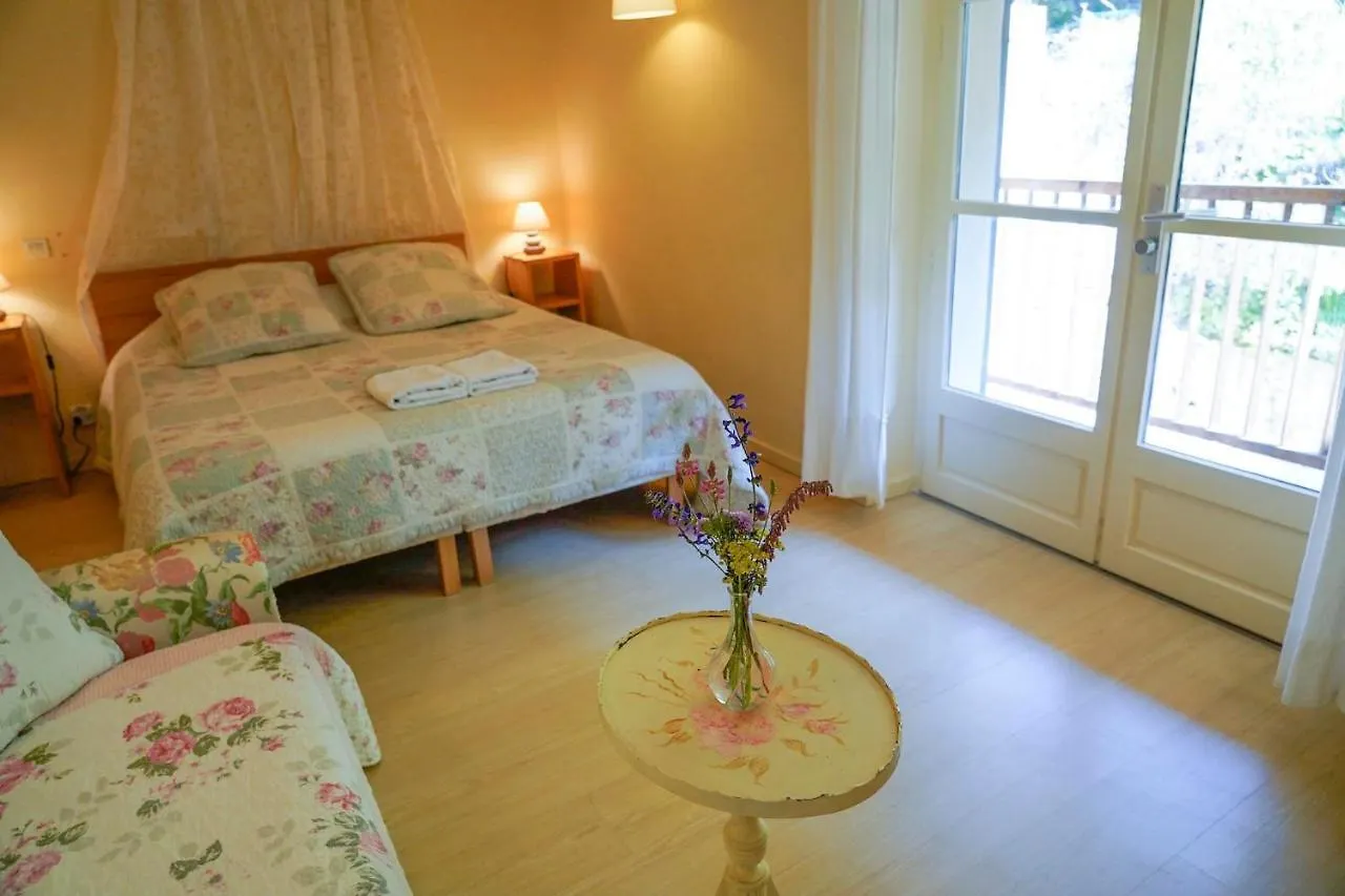 Chez Toon, Bar Deco Bed and Breakfast Blesle 0*,  Frankrijk
