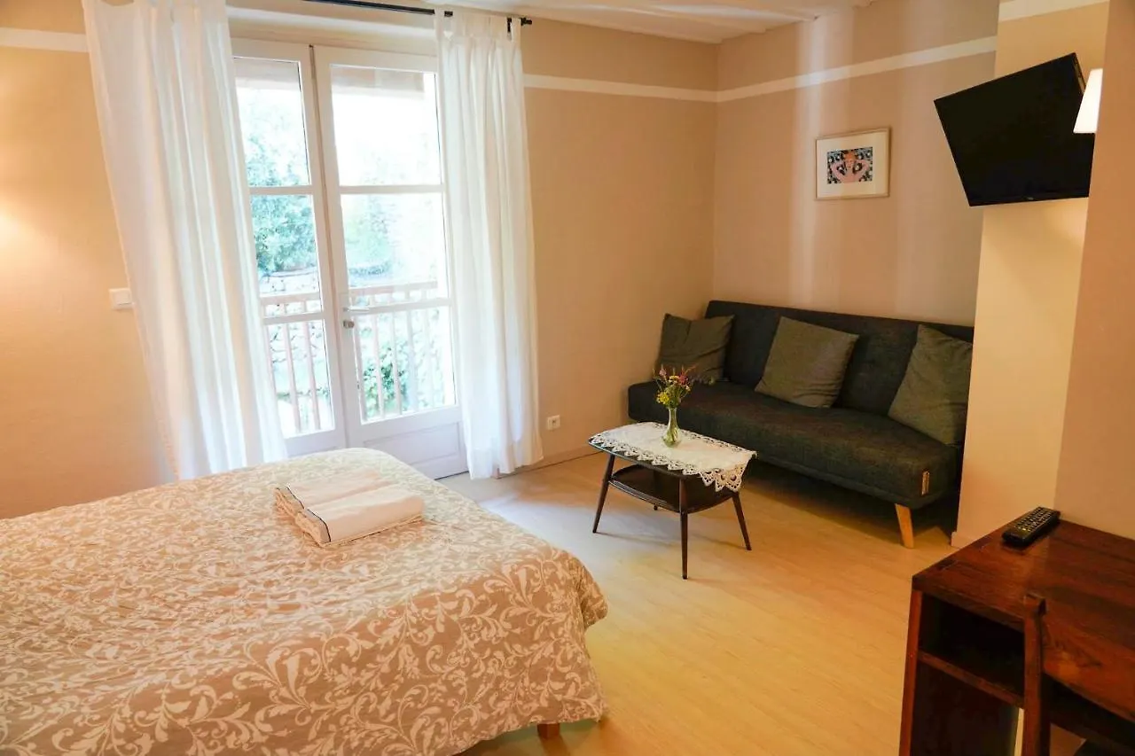 Chez Toon, Bar Deco Bed and Breakfast Blesle